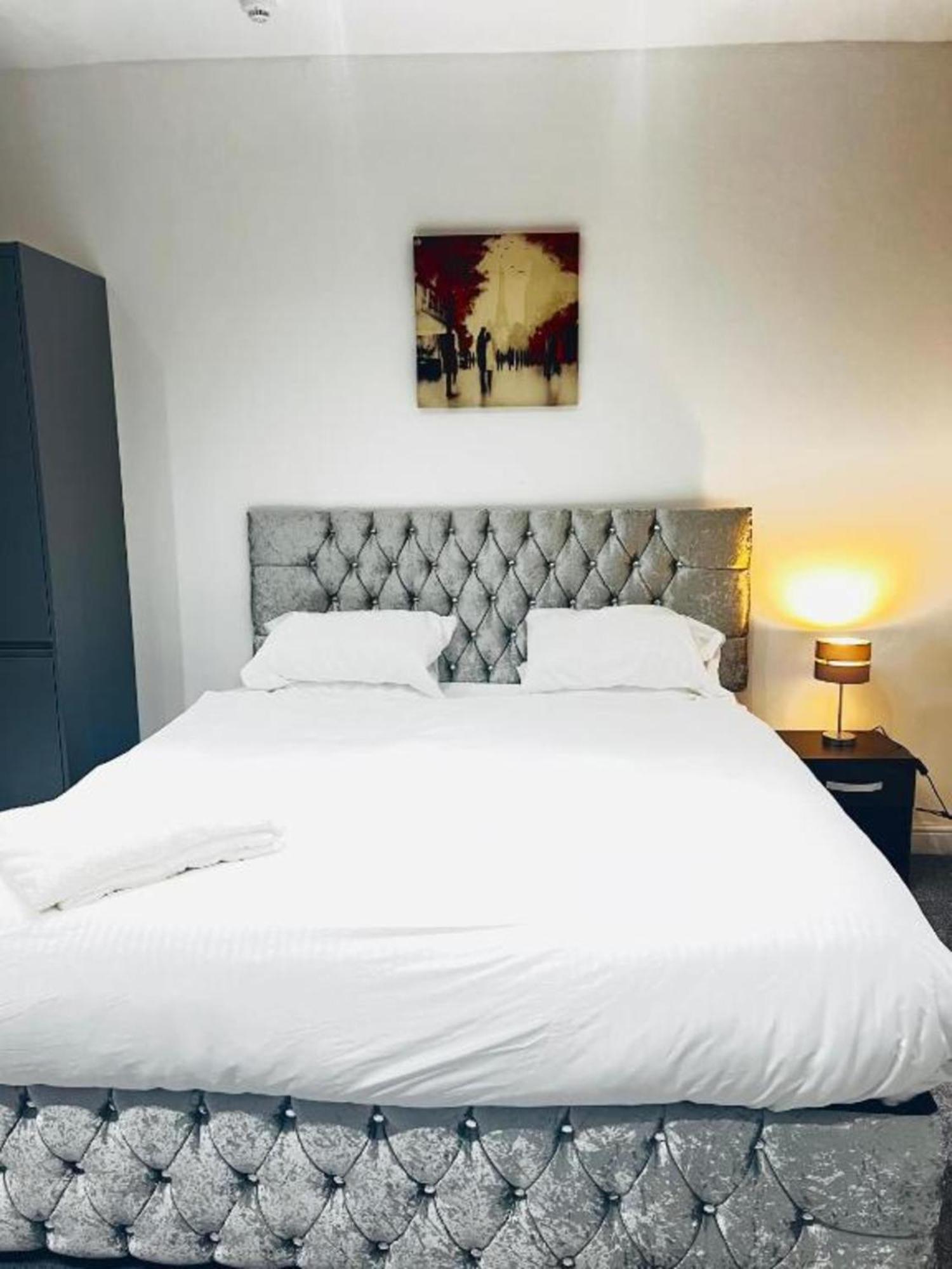 Oyo The Pleasant House Hotel Манчестър Екстериор снимка